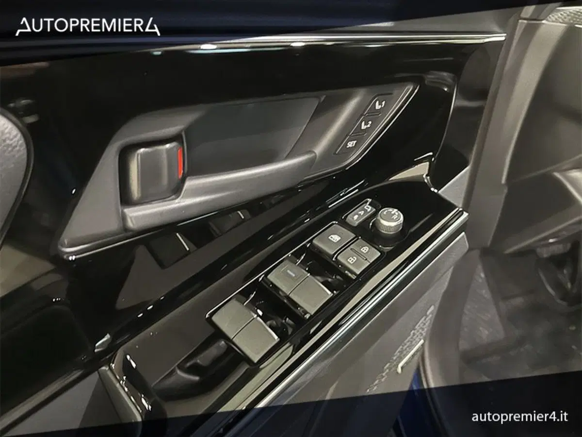 Subaru Solterra nuova a Como (17)