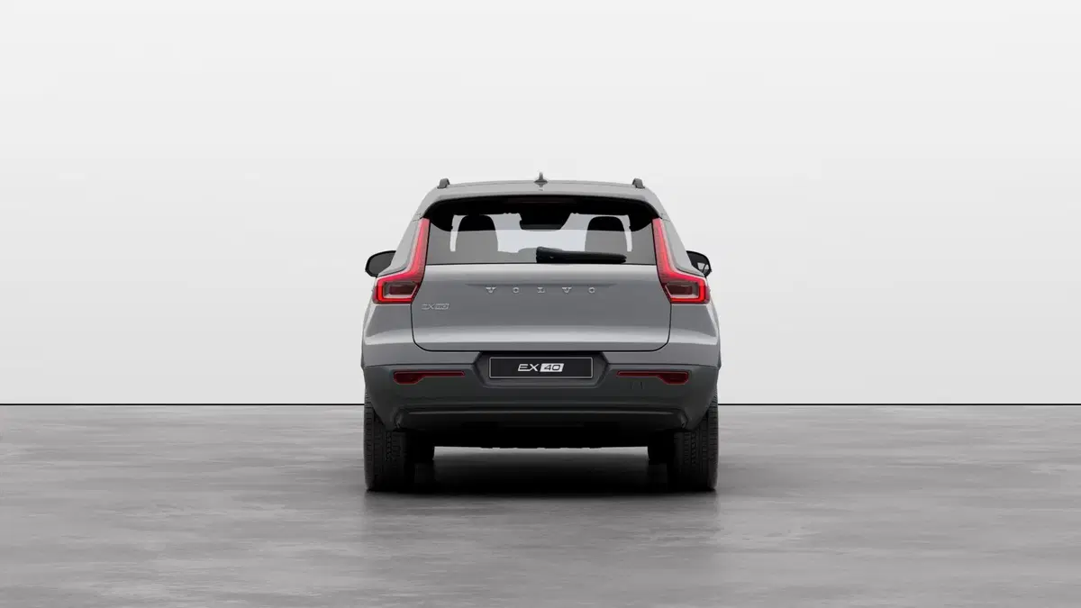 Volvo EX40 nuova a Como (5)