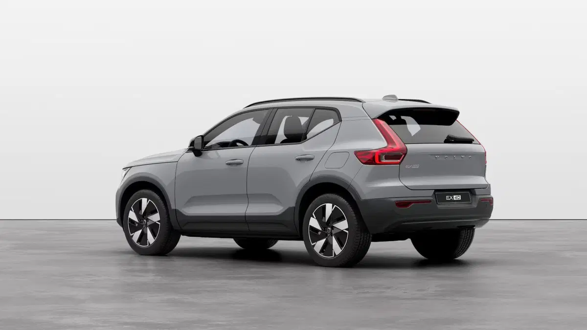 Volvo EX40 nuova a Como (4)