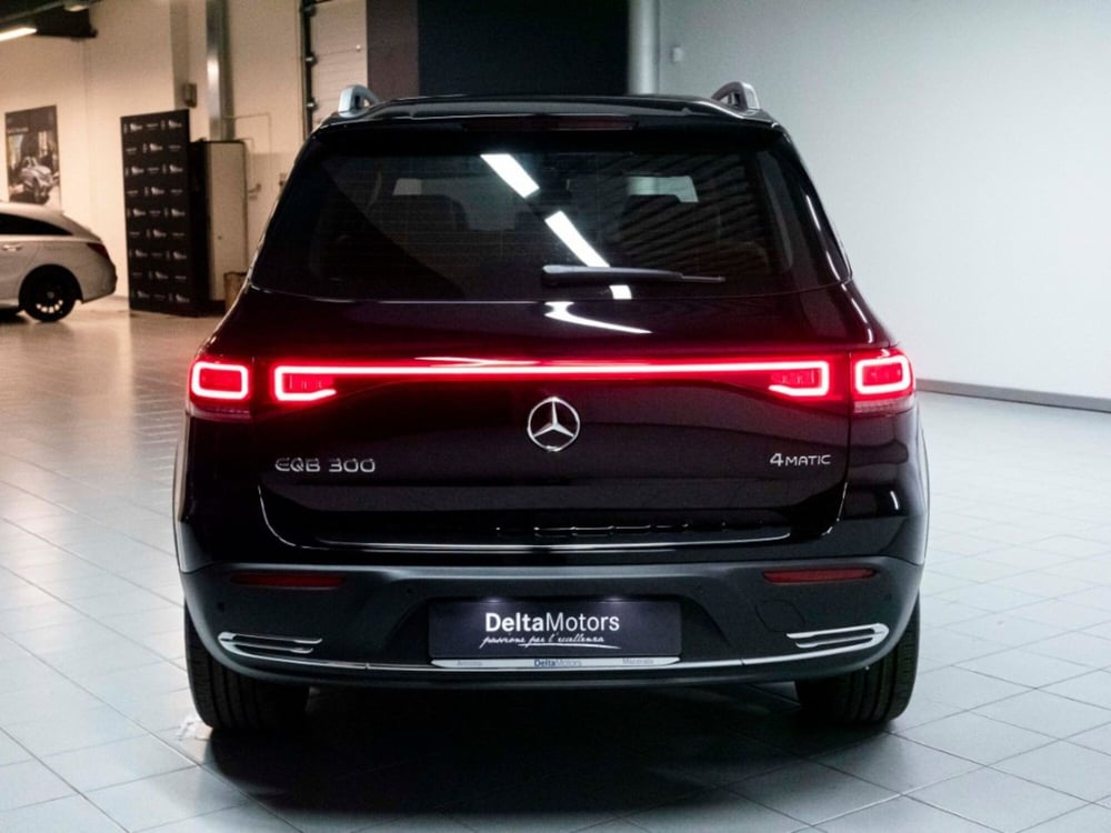 Mercedes-Benz EQB nuova a Ancona (7)