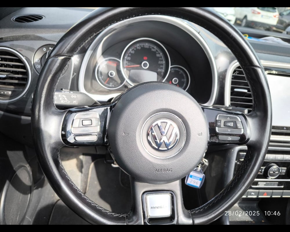 Volkswagen Maggiolino Cabrio usata a Siena (10)