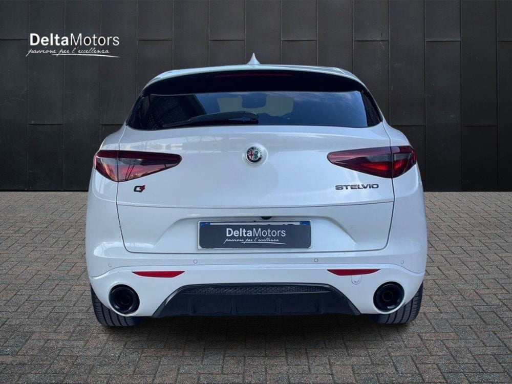 Alfa Romeo Stelvio usata a Macerata (6)