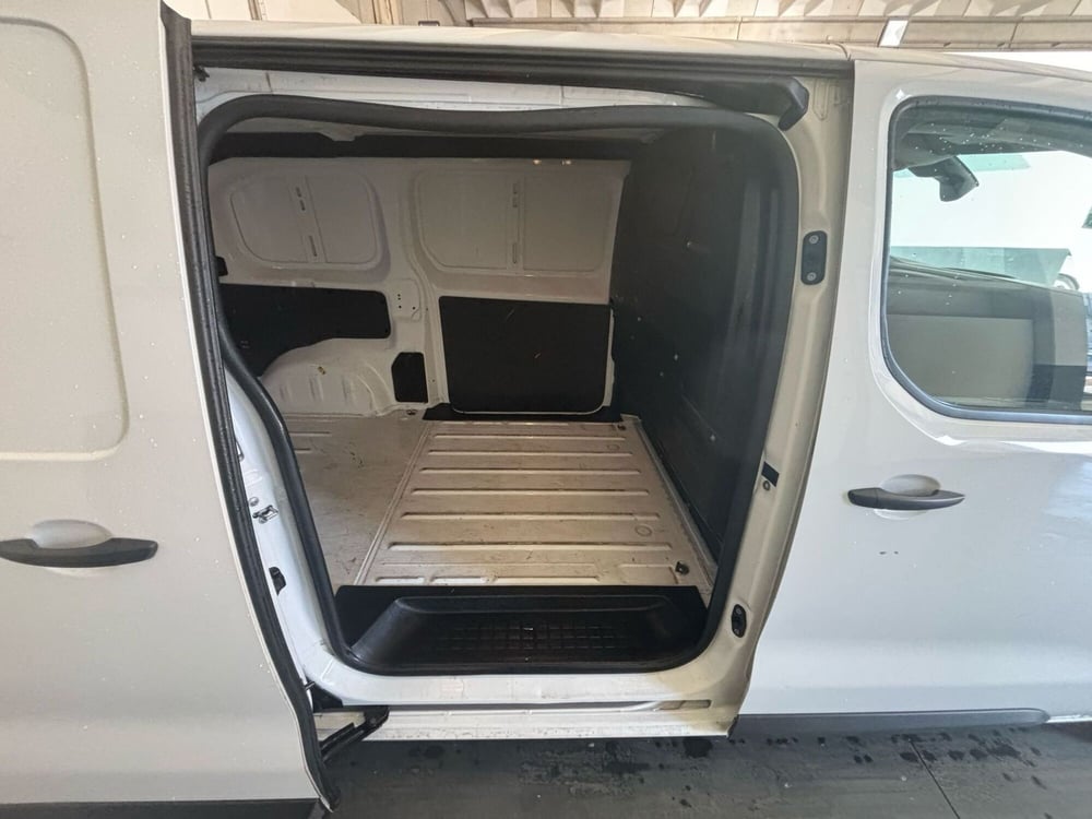 Opel Vivaro Furgone usata a Milano (6)