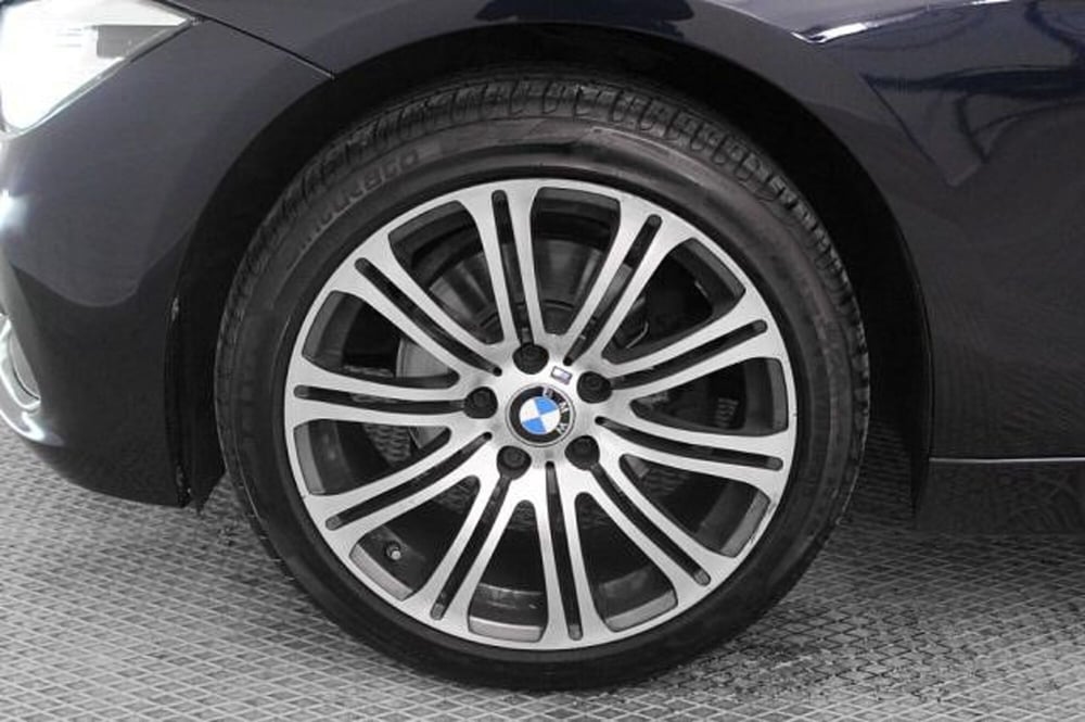 BMW Serie 5 Touring usata a Novara (16)