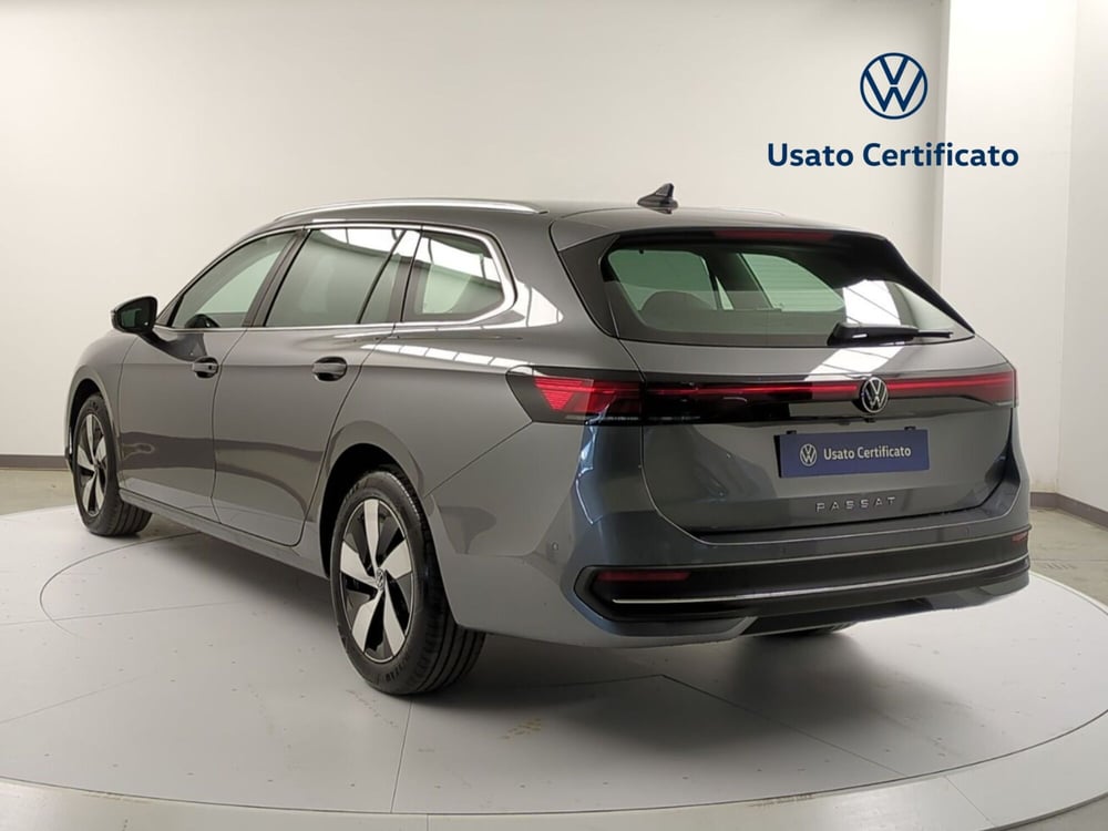 Volkswagen Passat nuova a Avellino (5)