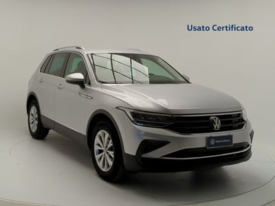 Volkswagen Tiguan 2.0 TDI 150 CV SCR DSG Life del 2023 usata a Benevento