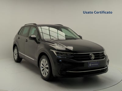 Volkswagen Tiguan 2.0 TDI SCR Life del 2020 usata a Benevento