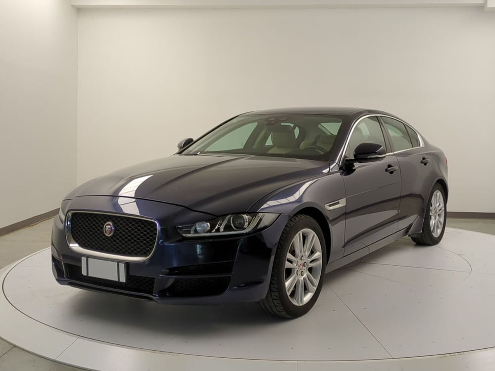 Jaguar XE usata a Avellino (3)