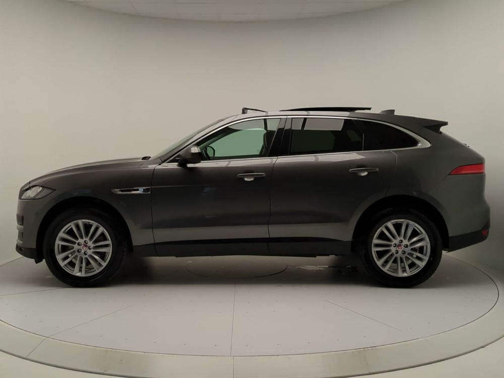 Jaguar F-Pace usata a Benevento (4)