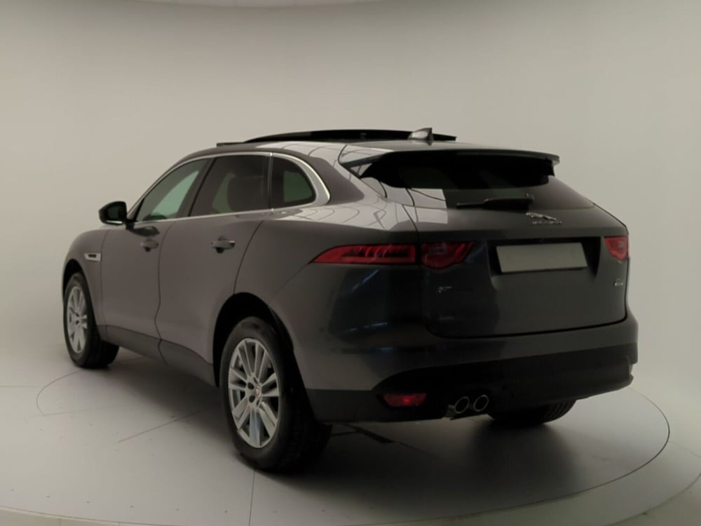 Jaguar F-Pace usata a Benevento (5)