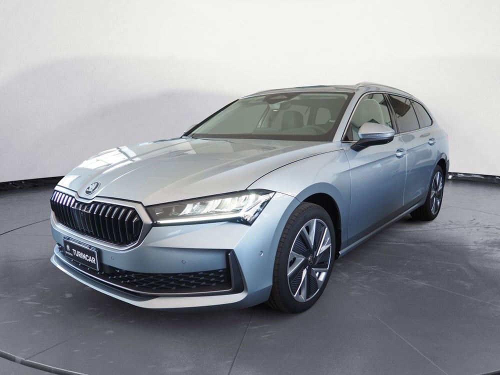 Skoda Superb Station Wagon nuova a Torino