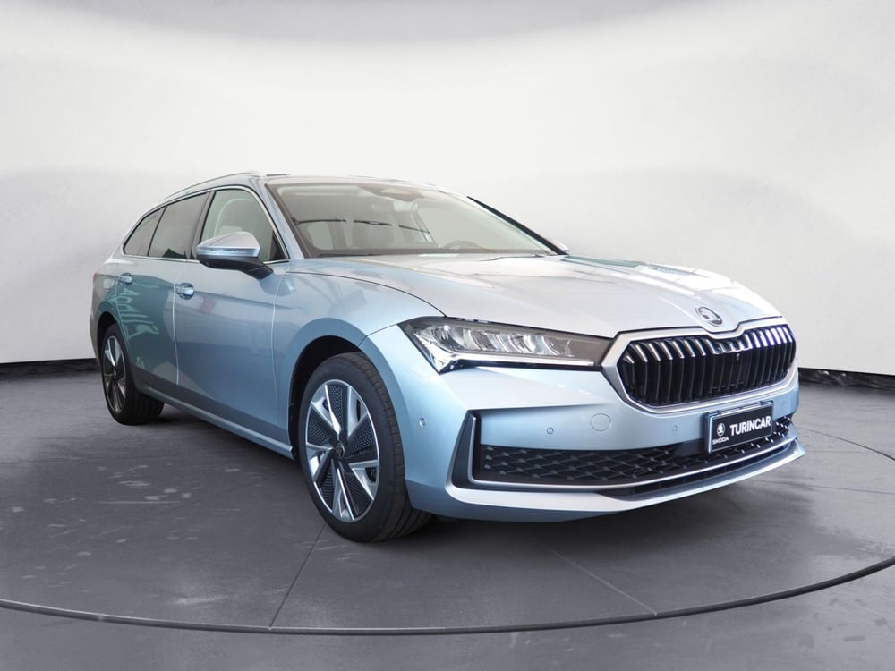 Skoda Superb Station Wagon nuova a Torino (5)