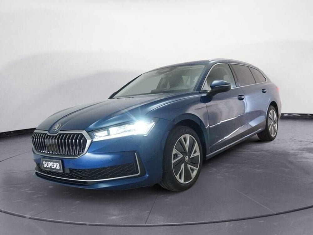 Skoda Superb Station Wagon nuova a Torino (2)