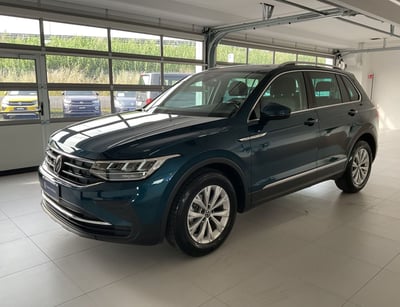 Volkswagen Tiguan 1.5 TSI ACT Life del 2021 usata a Salerno