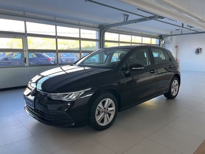 Volkswagen Golf Variant 2.0 TDI SCR DSG Life del 2024 usata a Salerno