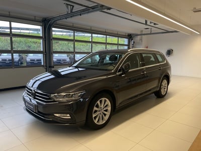 Volkswagen Passat 2.0 tdi scr Business 150cv dsg del 2023 usata a Salerno