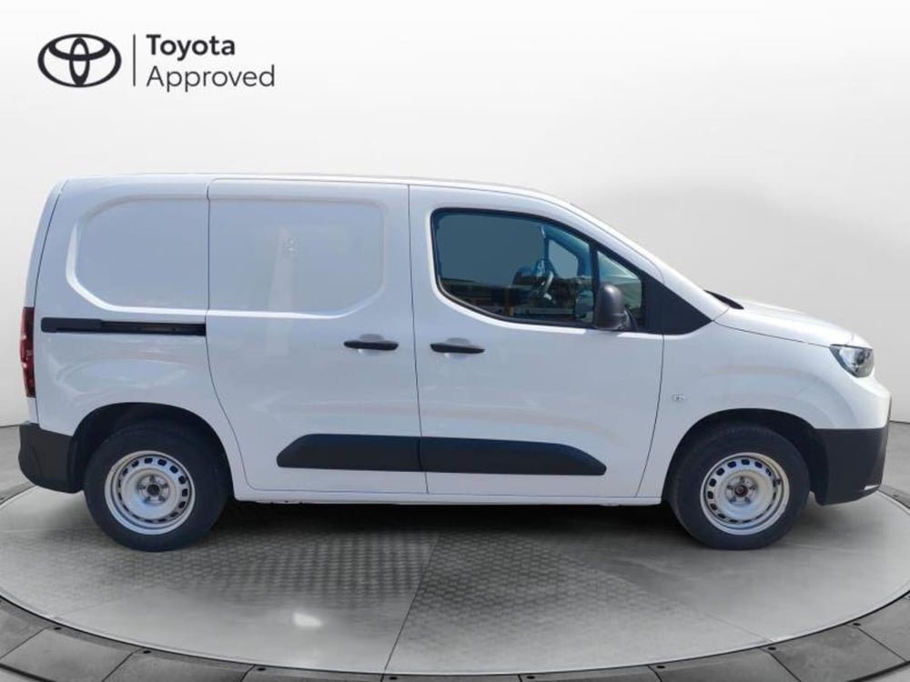 Toyota Proace City nuova a Arezzo (12)