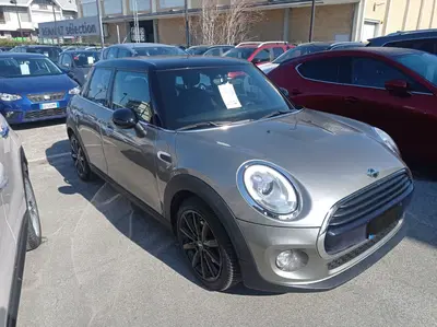 MINI Mini 1.5 Cooper D 5 porte del 2017 usata a Rimini