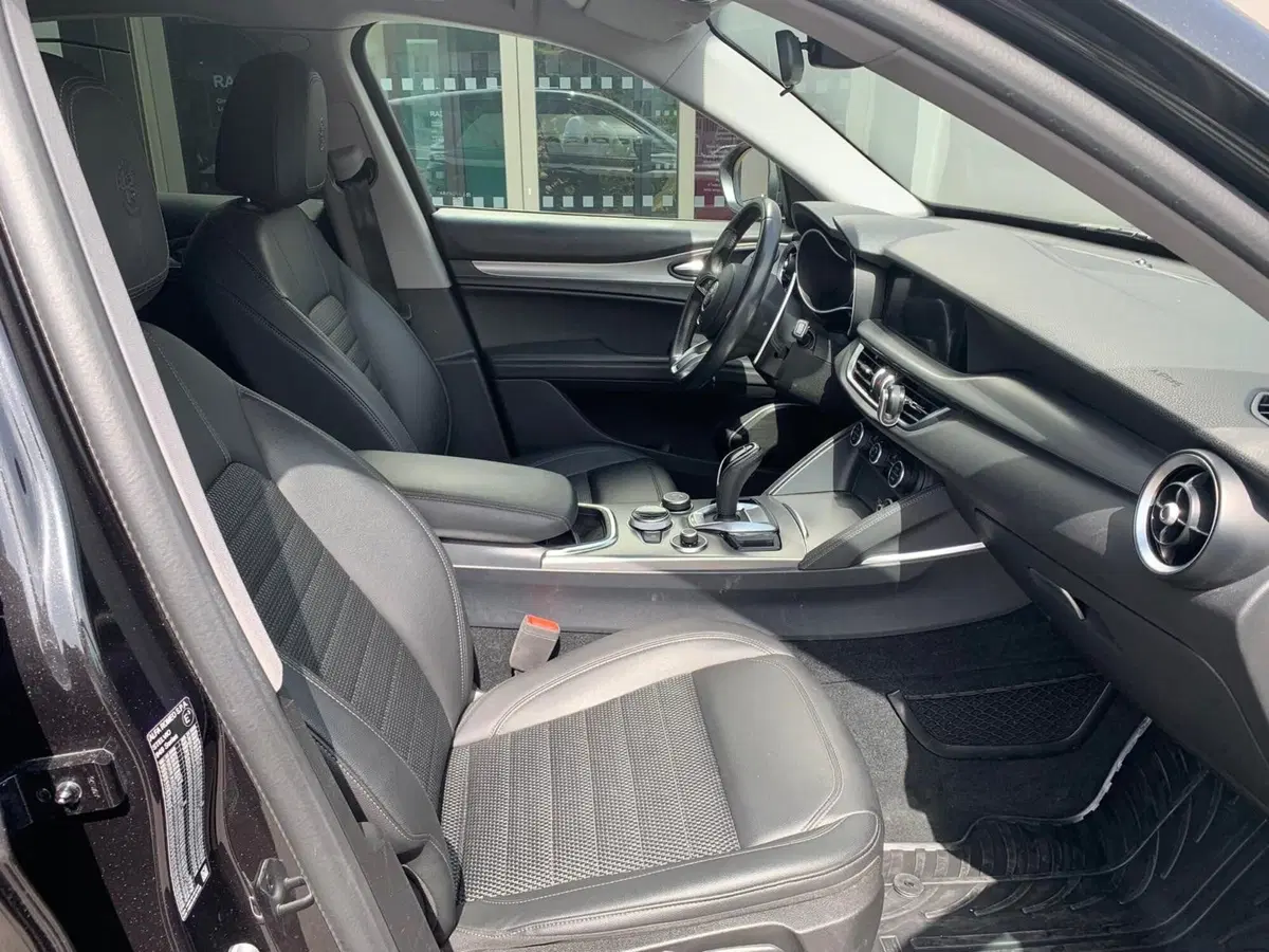 Alfa Romeo Stelvio usata a Bari (3)