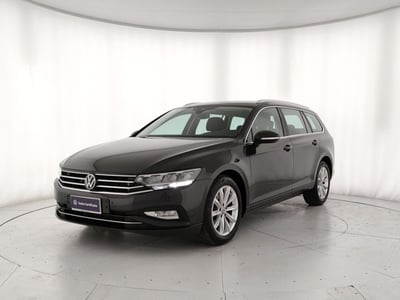 Volkswagen Passat Variant 2.0 TDI SCR EVO DSG Business del 2023 usata a Torre Annunziata