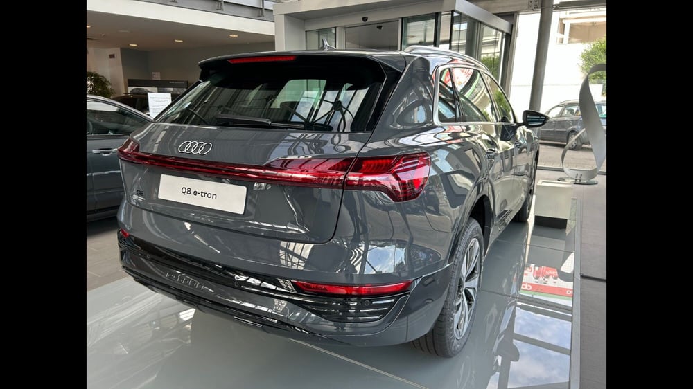 Audi Q8 Sportback nuova a Palermo (2)