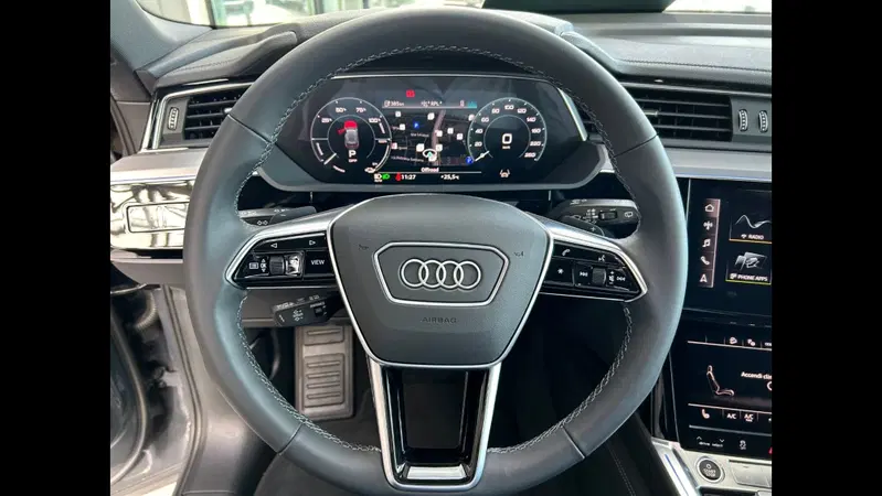 Audi Q8 Sportback nuova a Palermo (4)