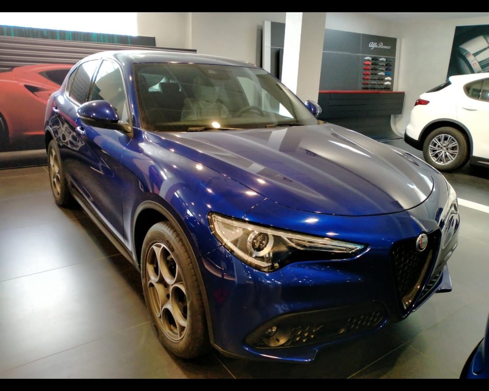 Alfa Romeo Stelvio nuova a Lucca