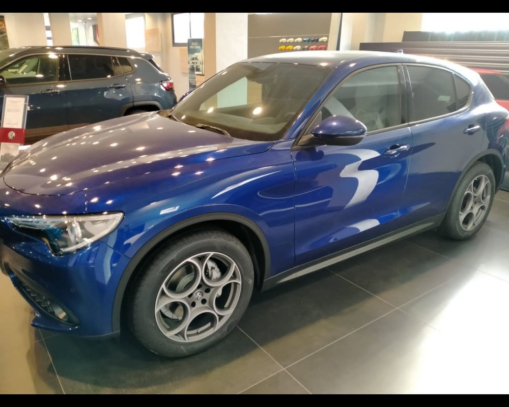 Alfa Romeo Stelvio nuova a Lucca (2)