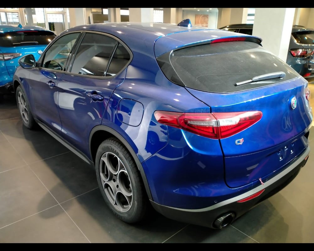 Alfa Romeo Stelvio nuova a Lucca (3)