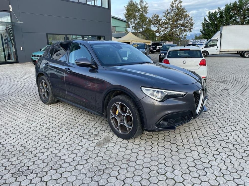 Alfa Romeo Stelvio usata a Lucca (3)