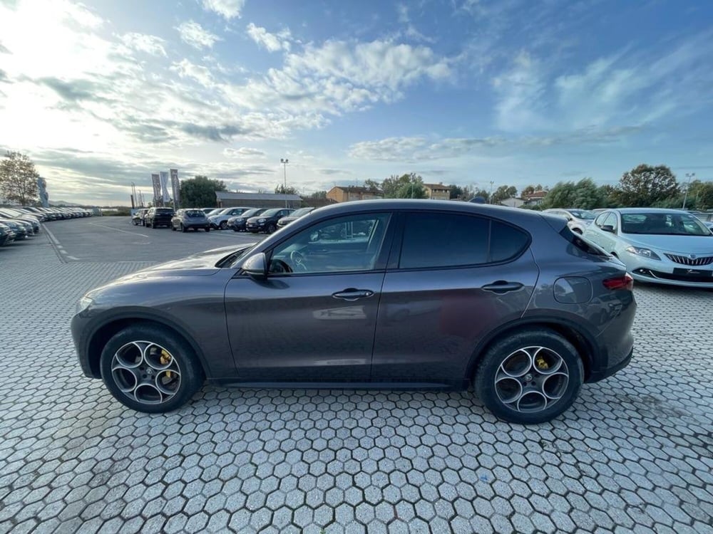 Alfa Romeo Stelvio usata a Lucca (8)