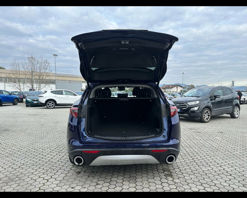 Alfa Romeo Stelvio usata a Lucca (7)
