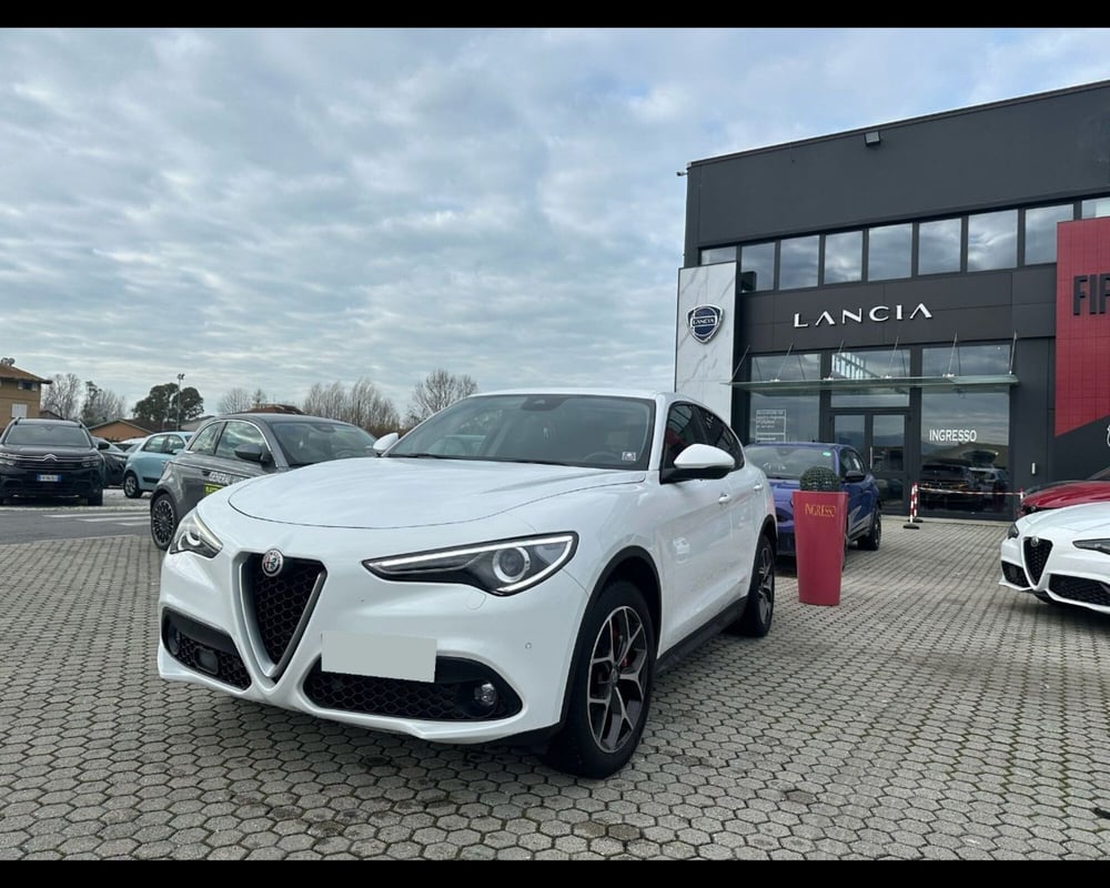 Alfa Romeo Stelvio usata a Lucca (3)