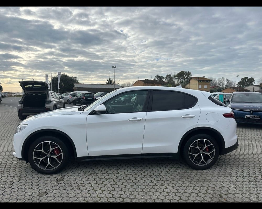 Alfa Romeo Stelvio usata a Lucca (4)