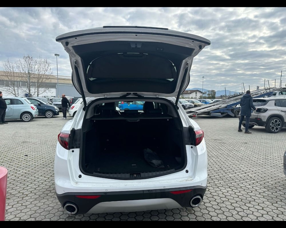 Alfa Romeo Stelvio usata a Lucca (7)