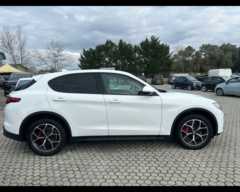 Alfa Romeo Stelvio usata a Lucca (9)