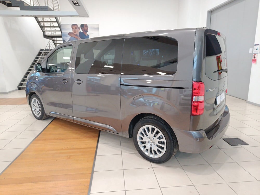 Peugeot e-Traveller usata a Cremona (3)