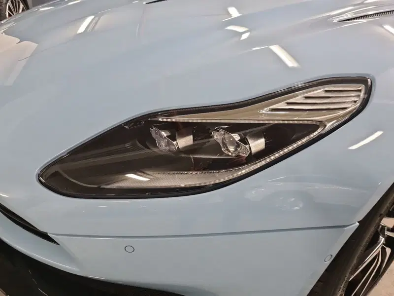 Aston Martin DB11 usata a Caserta (11)