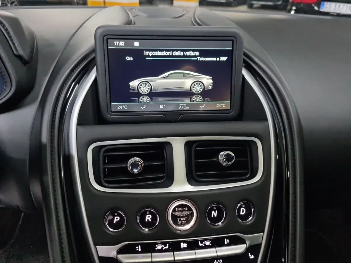 Aston Martin DB11 usata a Caserta (19)