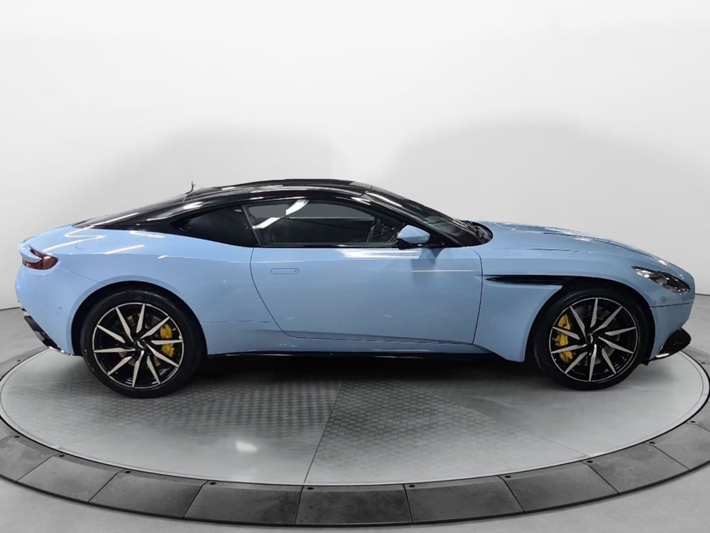 Aston Martin DB11 usata a Caserta (4)