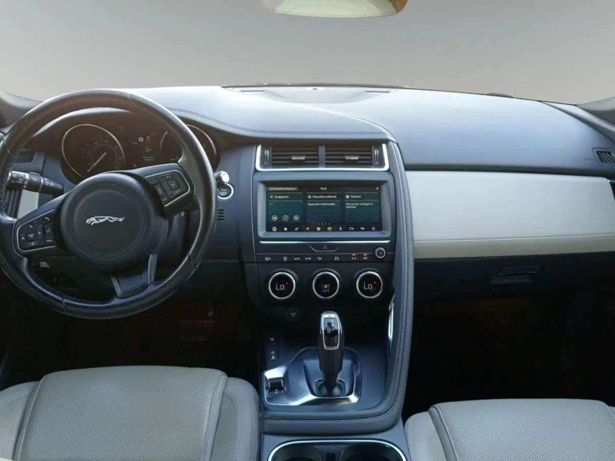 Jaguar E-Pace usata a Arezzo (4)