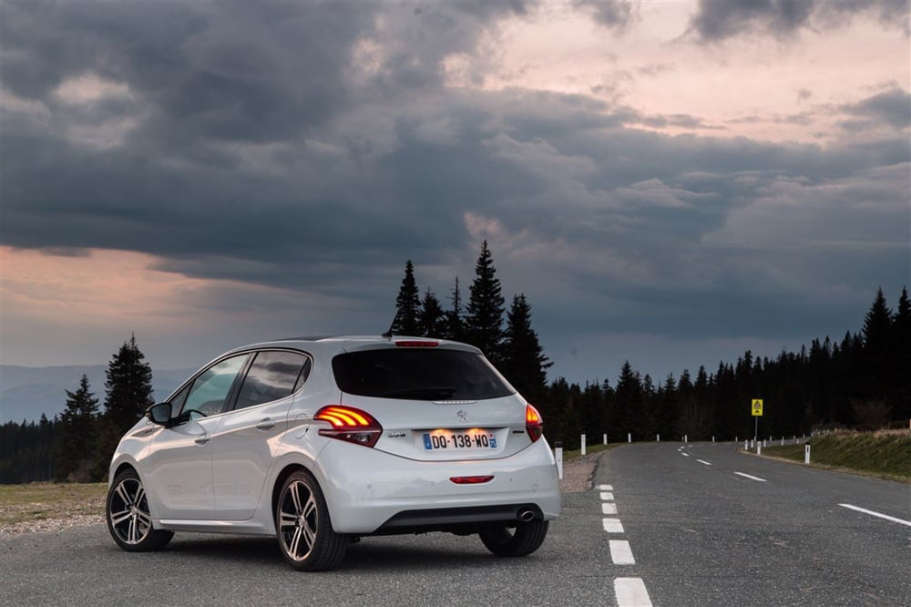 Peugeot 208 usata a Varese (5)