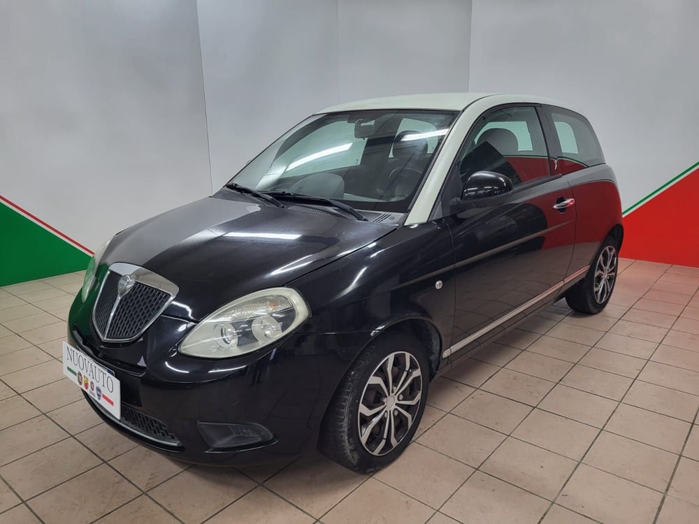 Lancia Ypsilon usata a Arezzo