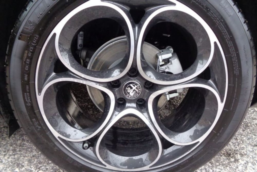 Alfa Romeo Stelvio nuova a L'Aquila (10)