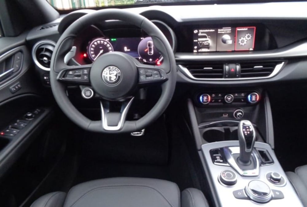 Alfa Romeo Stelvio nuova a L'Aquila (14)