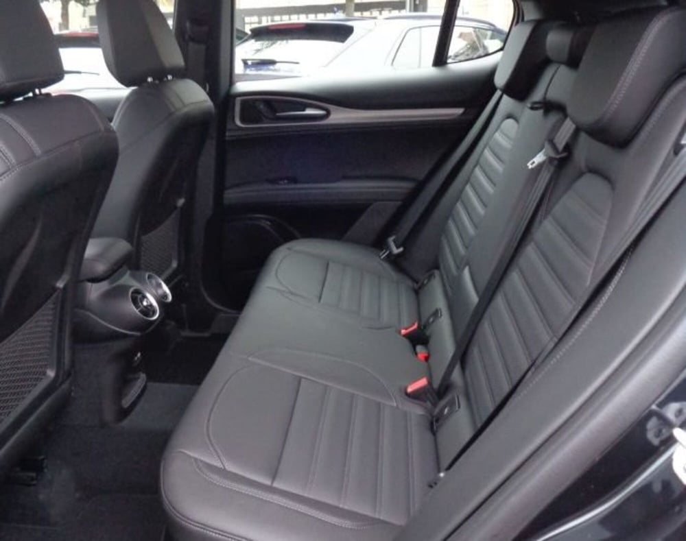 Alfa Romeo Stelvio nuova a L'Aquila (5)