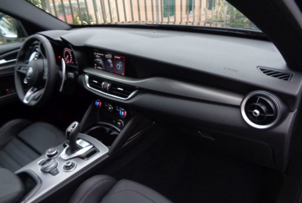 Alfa Romeo Stelvio nuova a L'Aquila (7)
