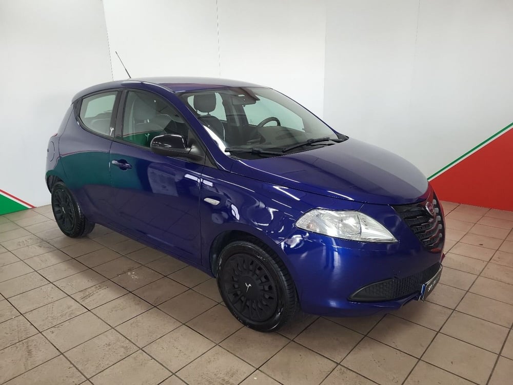 Lancia Ypsilon usata a Arezzo (2)