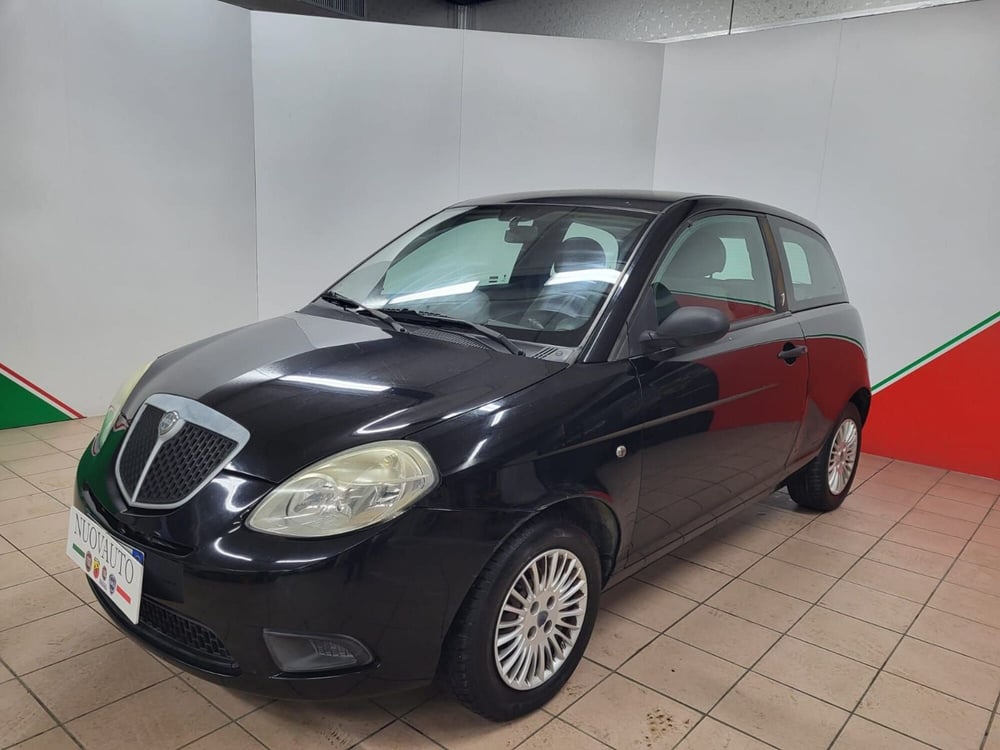 Lancia Ypsilon usata a Arezzo