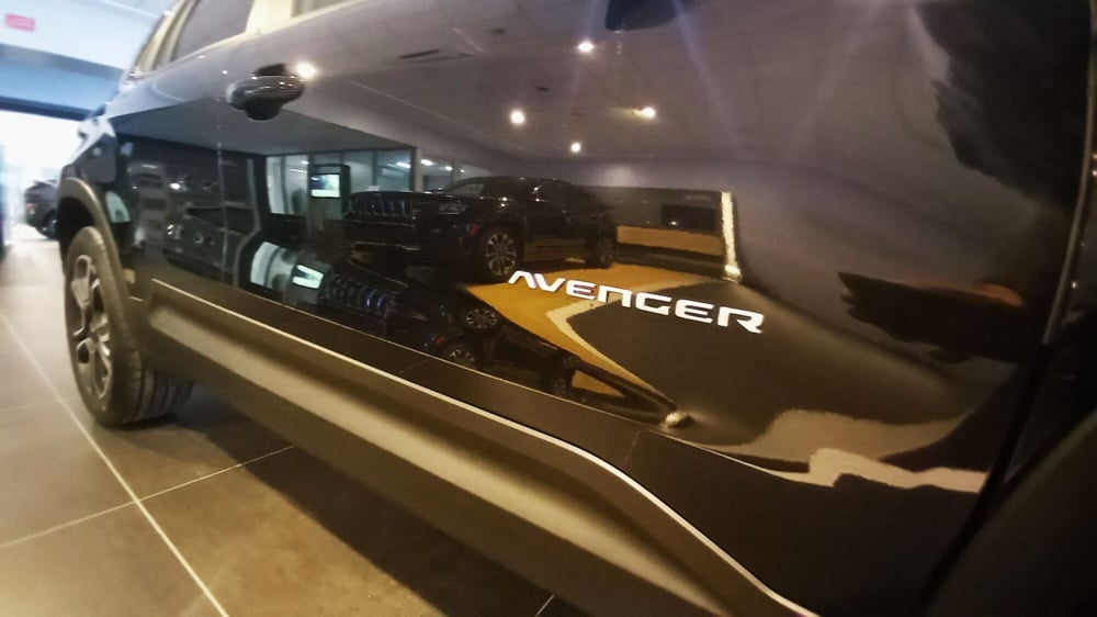 Jeep Avenger nuova a Benevento (10)